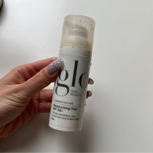 Glo moisturizing skin tint spf 30 fair